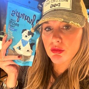 Like this notification to know when I go live 💕